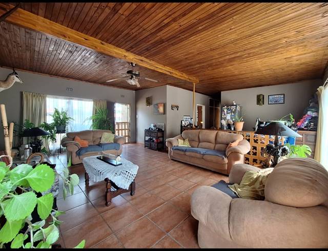 5 BEDROOM HOUSE FOR SALE IN RENSBURG